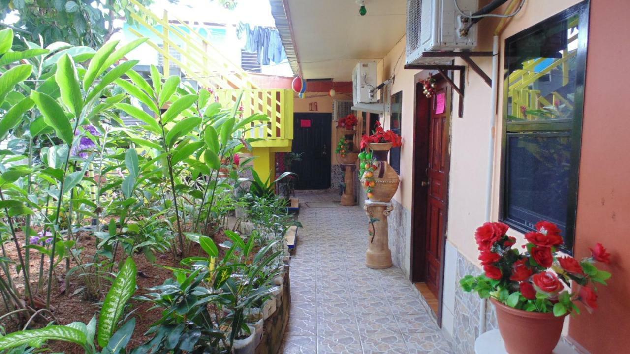 Hotel Economico Roatán Exterior foto